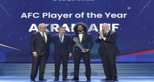 عفيف: شعرت بقيمة جائزة الأفضل حاليًا.. والنعيمات ينتظره التتويج مستقبلًا